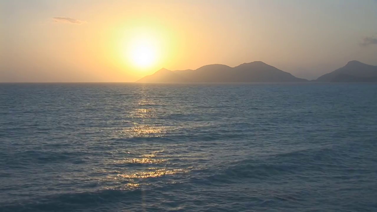 海上温暖的日落视频下载