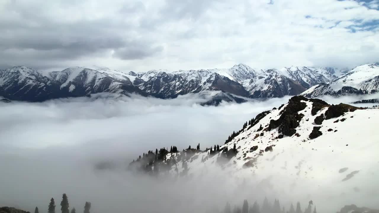 新疆,天山天池,博格达峰,马牙山观景台,云海视频下载