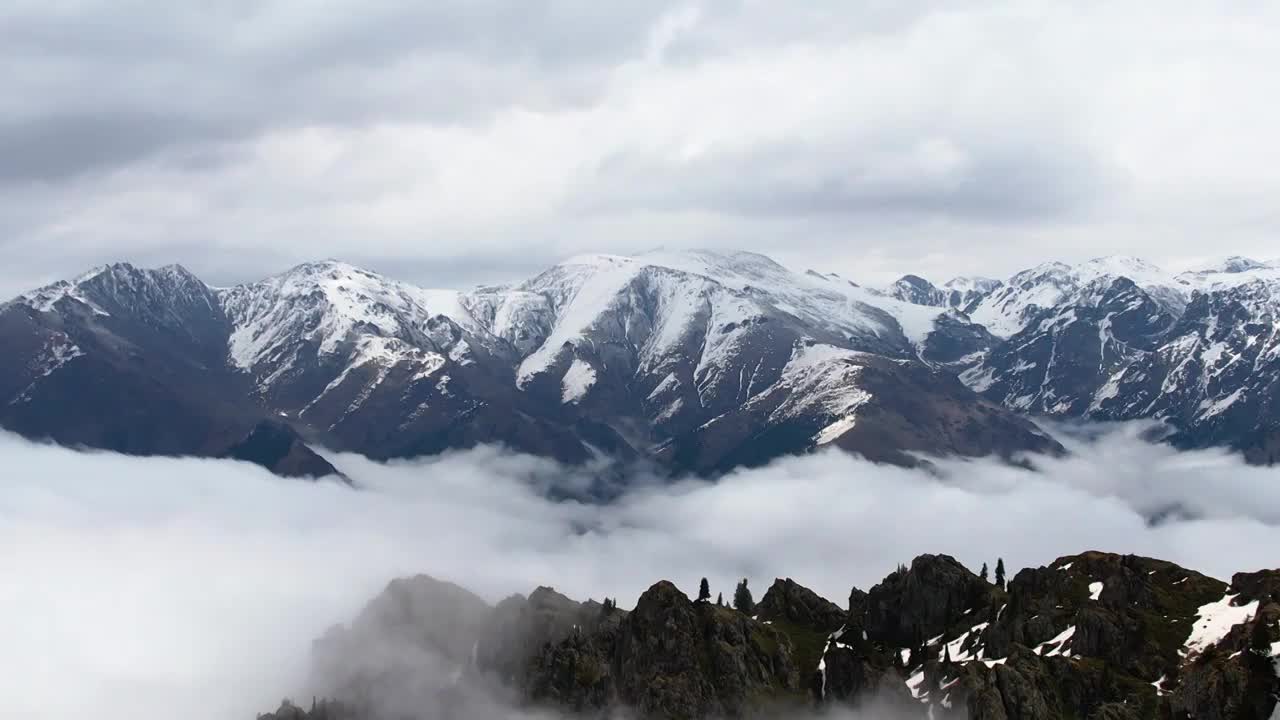 新疆,天山天池,博格达峰,马牙山观景台,云海视频素材