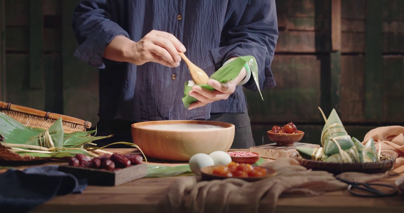 端午节粽子包粽子箬叶香包荷包四角粽肉粽视频下载
