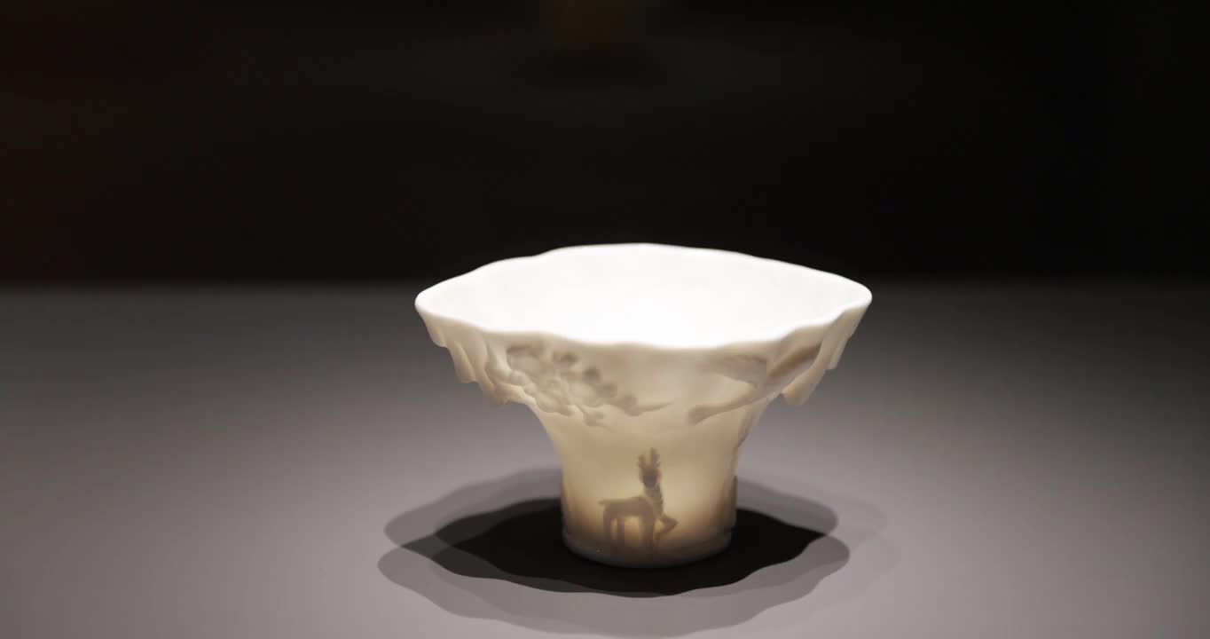 清代德化窑白釉堆塑兽纹瓷杯 杭州博物馆藏视频下载