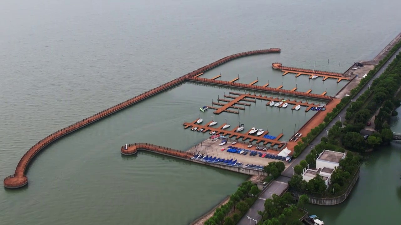 航拍赛龙舟停船码头视频素材