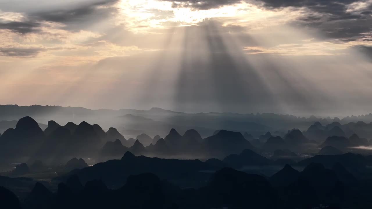 航拍广西桂林十万大山风光喀斯特地貌视频下载
