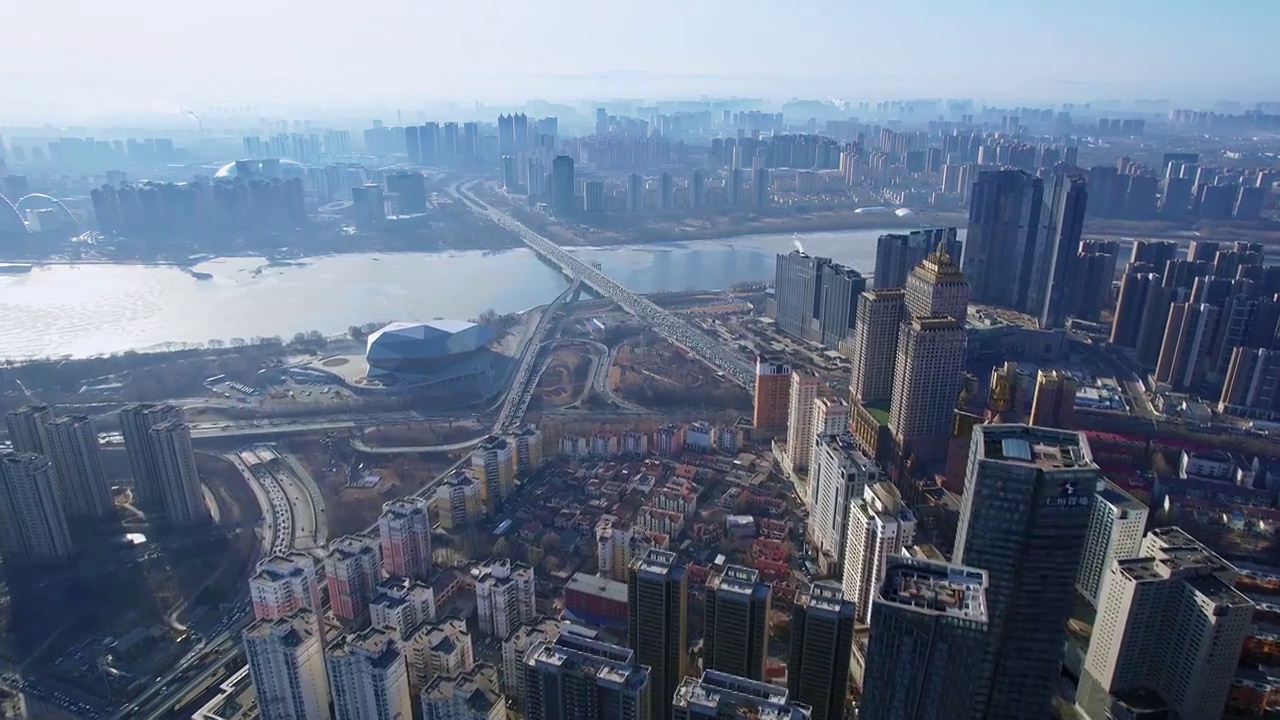 中国辽宁沈阳浑河沿岸城市天际线清晨航拍风光视频素材
