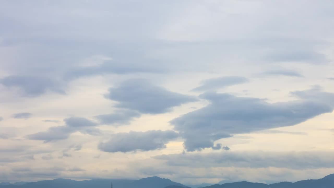 【8K】云的形成 远山与天空视频素材