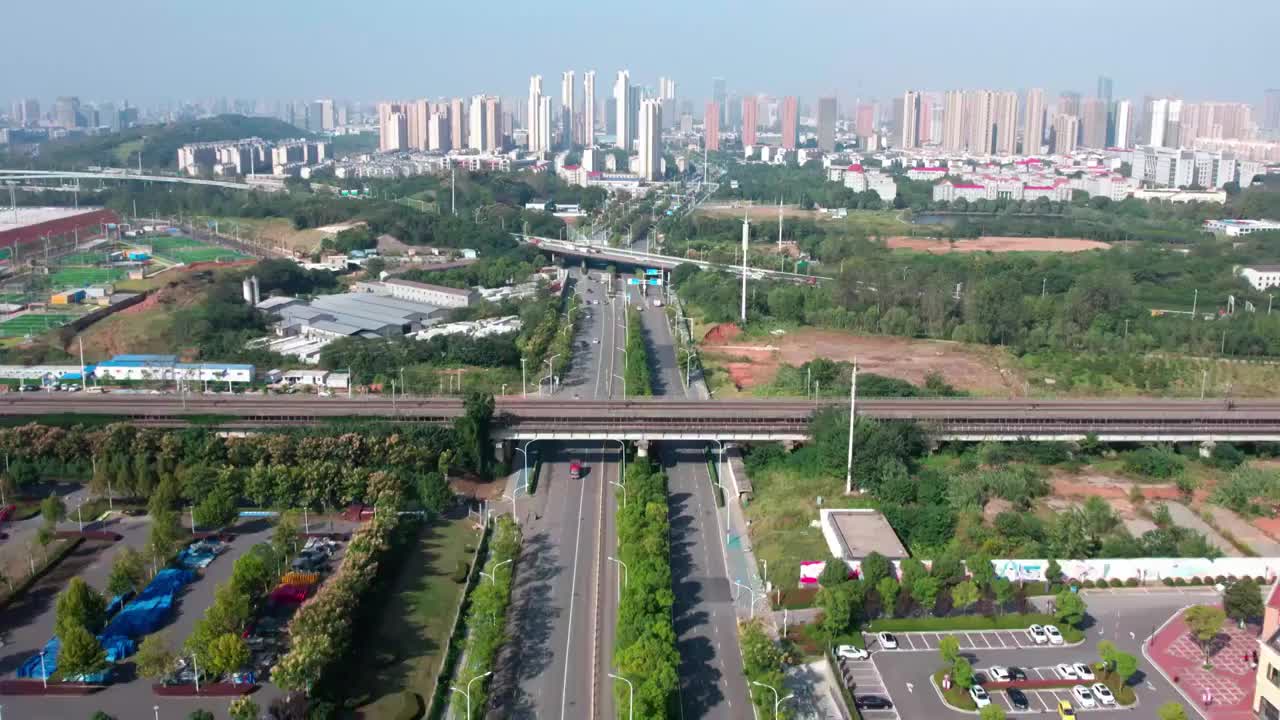 武汉江夏光谷未来科技城高新大道马路视频素材