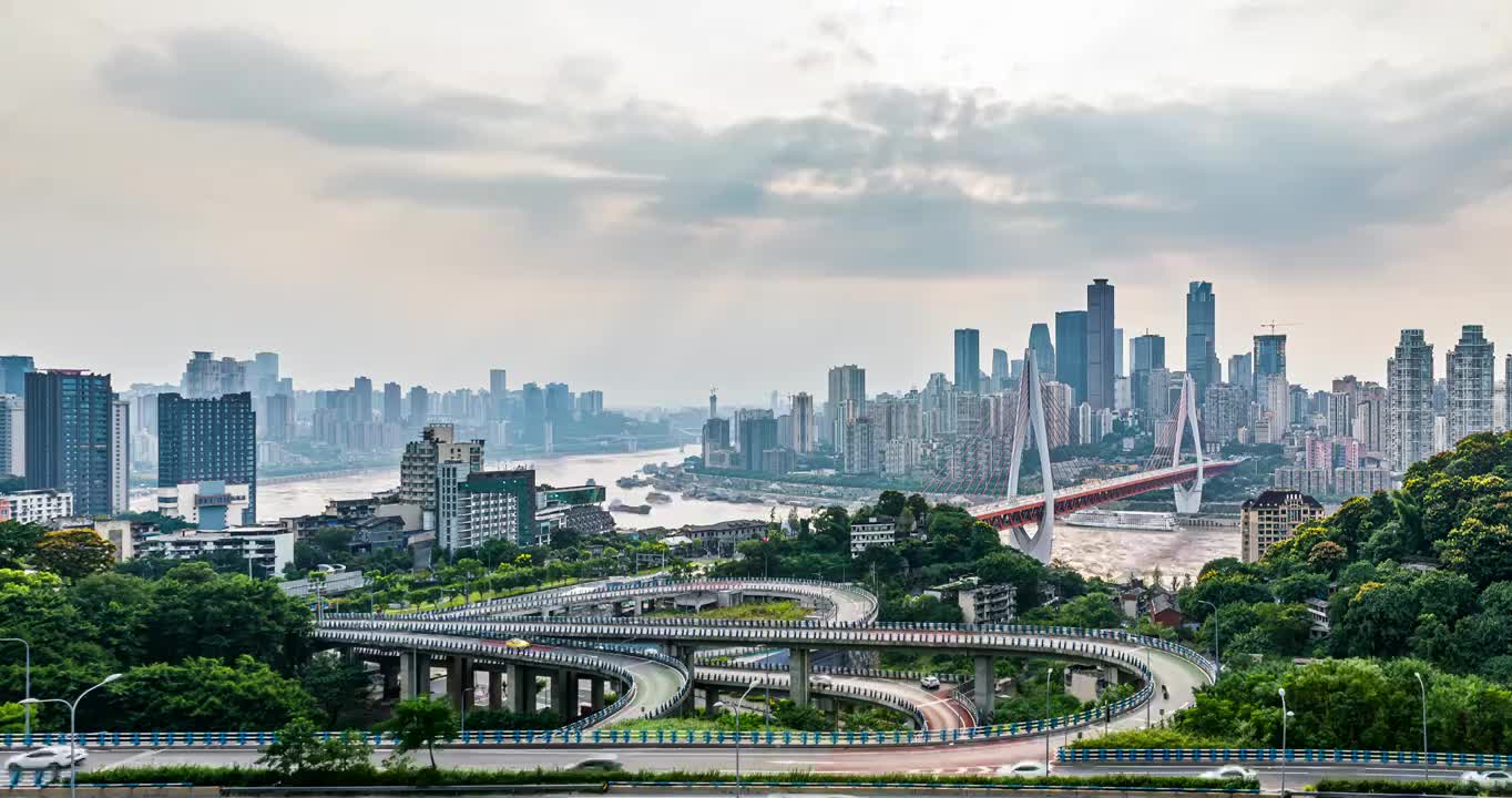 中国重庆城市建筑天际线和河流与道路景观视频素材