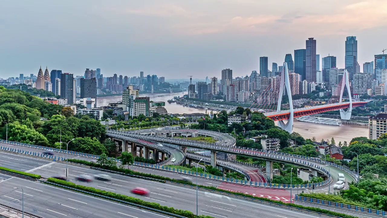 中国重庆城市建筑天际线和河流与道路景观视频素材