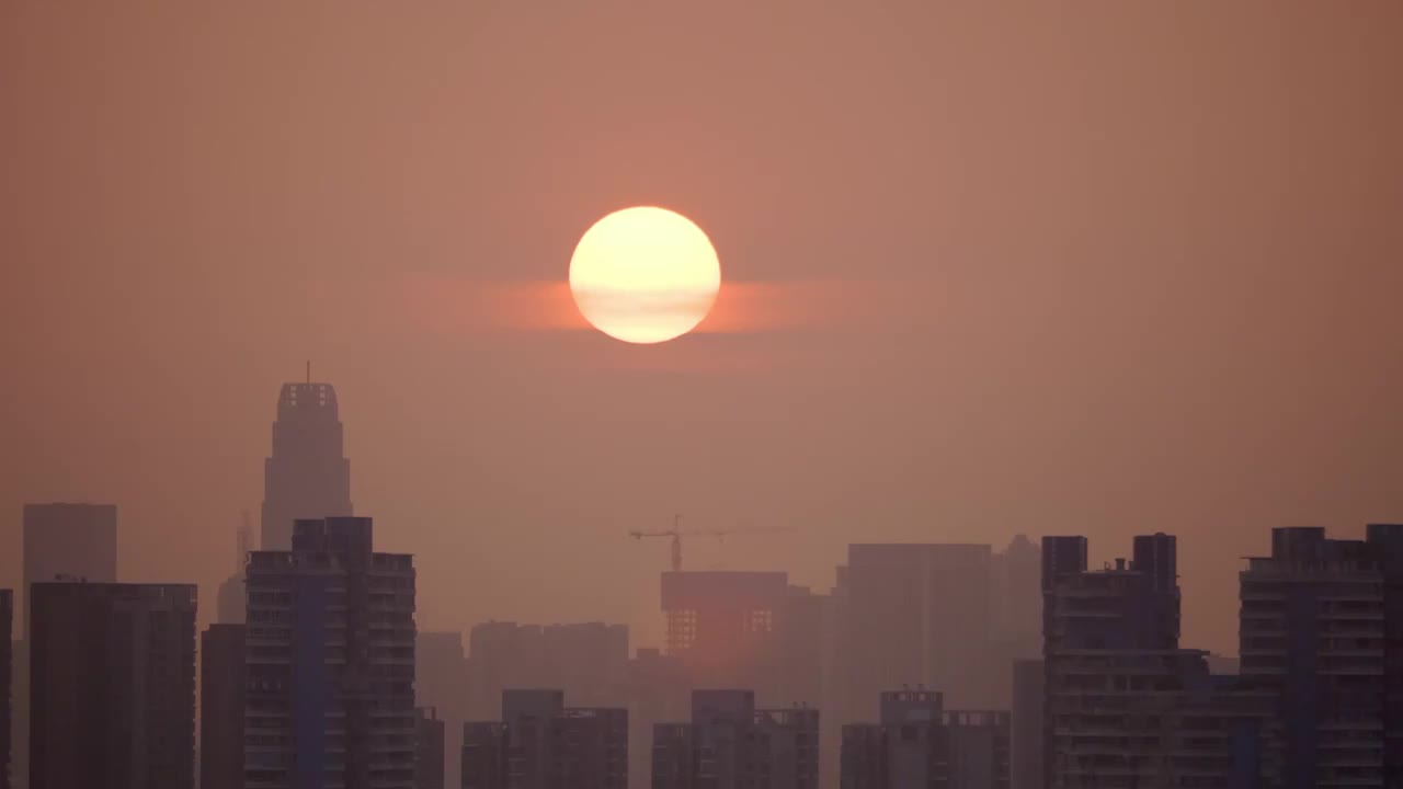 湖北武汉城市天空的太阳日出视频下载