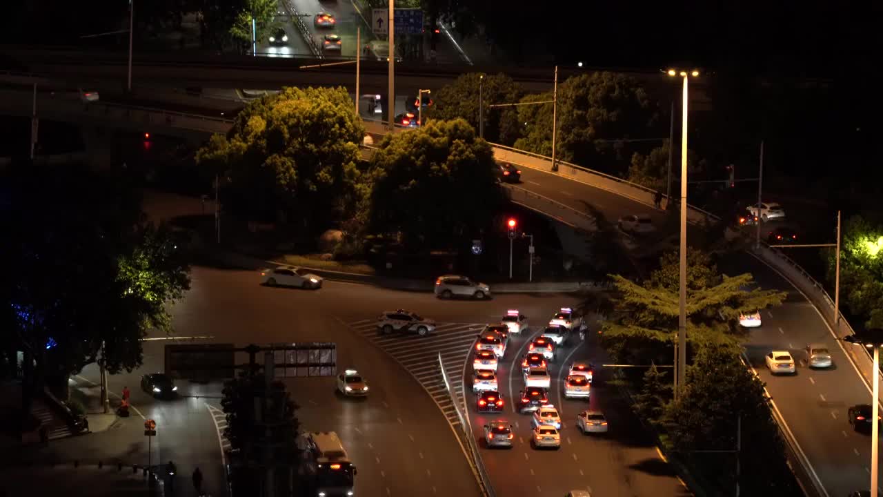 武汉汉阳鹦鹉大道琴台立交桥转盘夜晚车马路视频下载