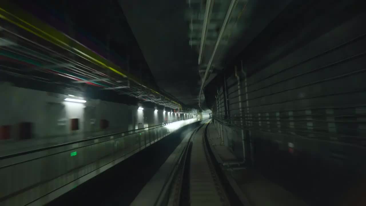 地铁隧道穿梭进站视频下载