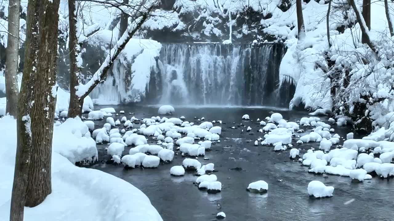 冬天大雪中的吉林省辉南县三角龙湾吊水壶瀑布视频购买