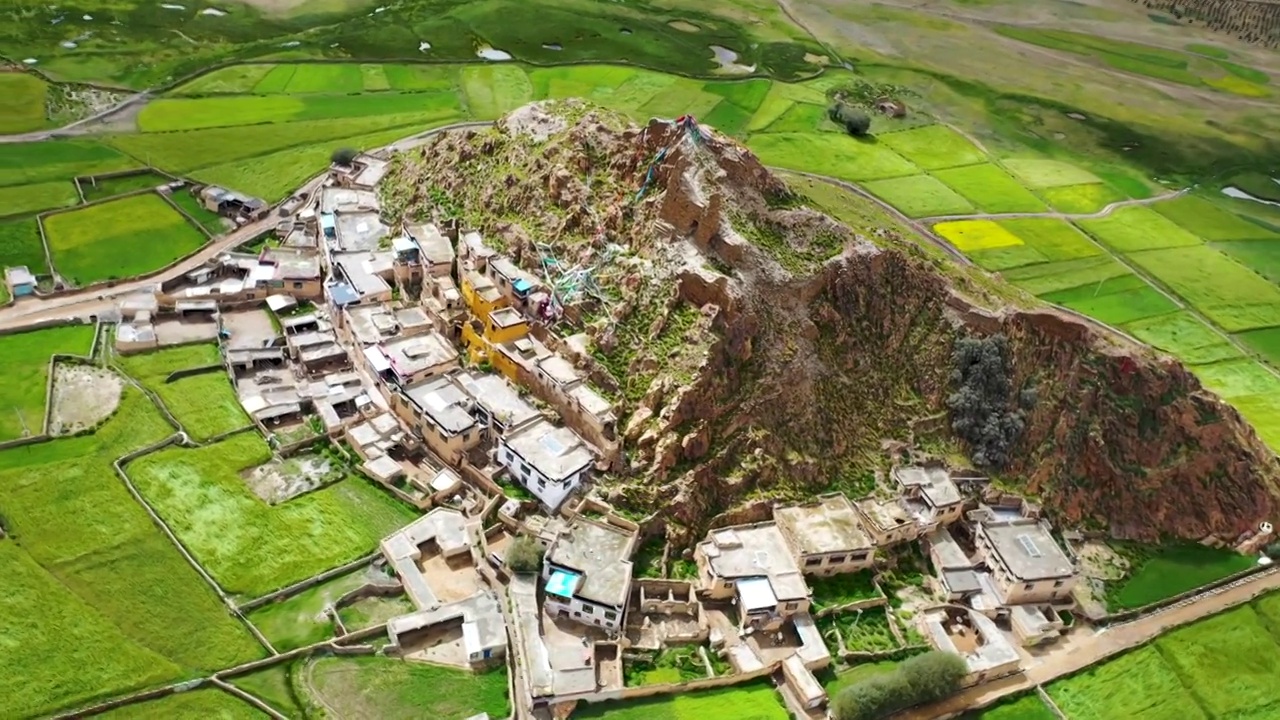 西藏＂一座喇嘛庙，胜抵十万兵＂村庄（三）视频素材