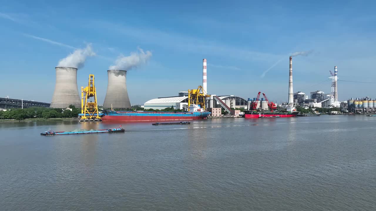 无人机航拍上海黄浦江边的火力发电厂视频购买