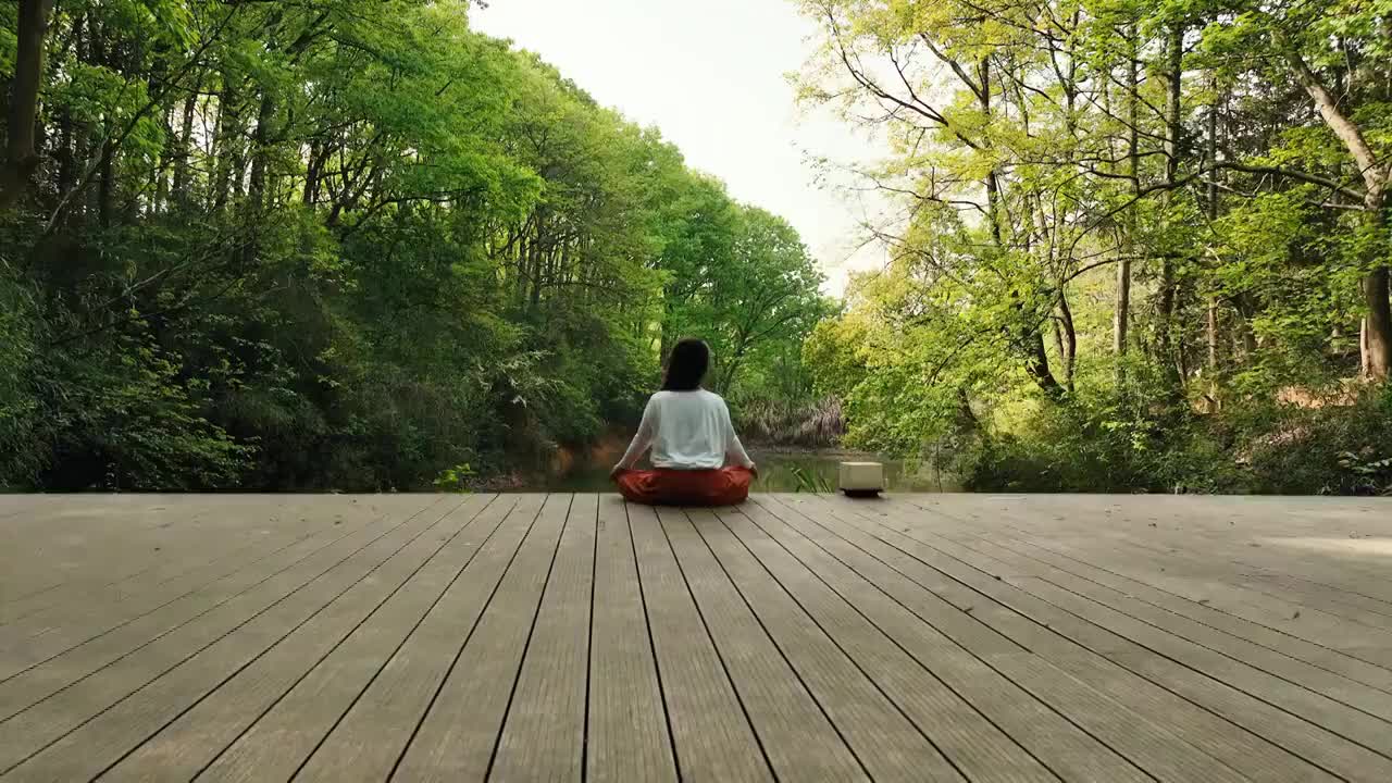 冥想瑜伽静坐禅意打坐盘腿修身养性yoga视频下载