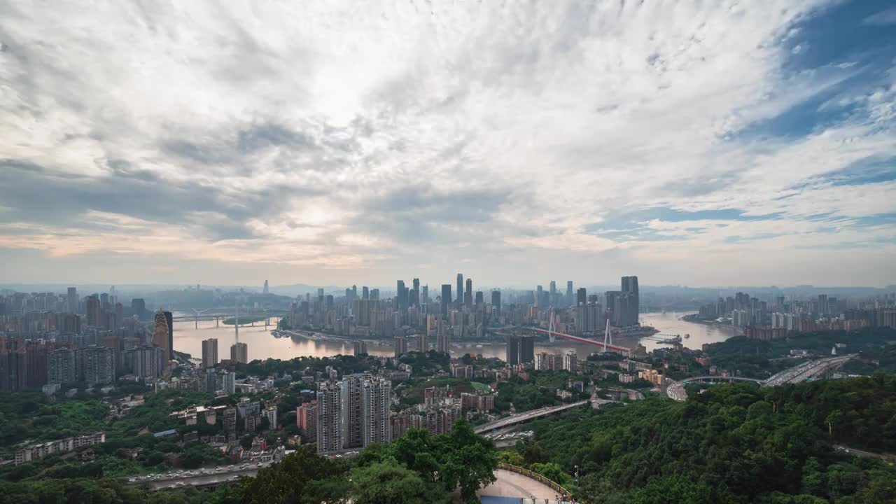 多云下的重庆全景城市建筑群延时4K30P视频素材