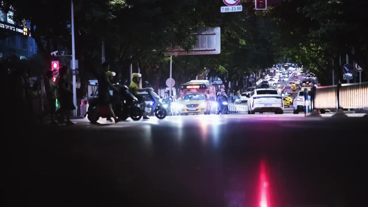 夜色下的重庆都市街头夜景视频下载