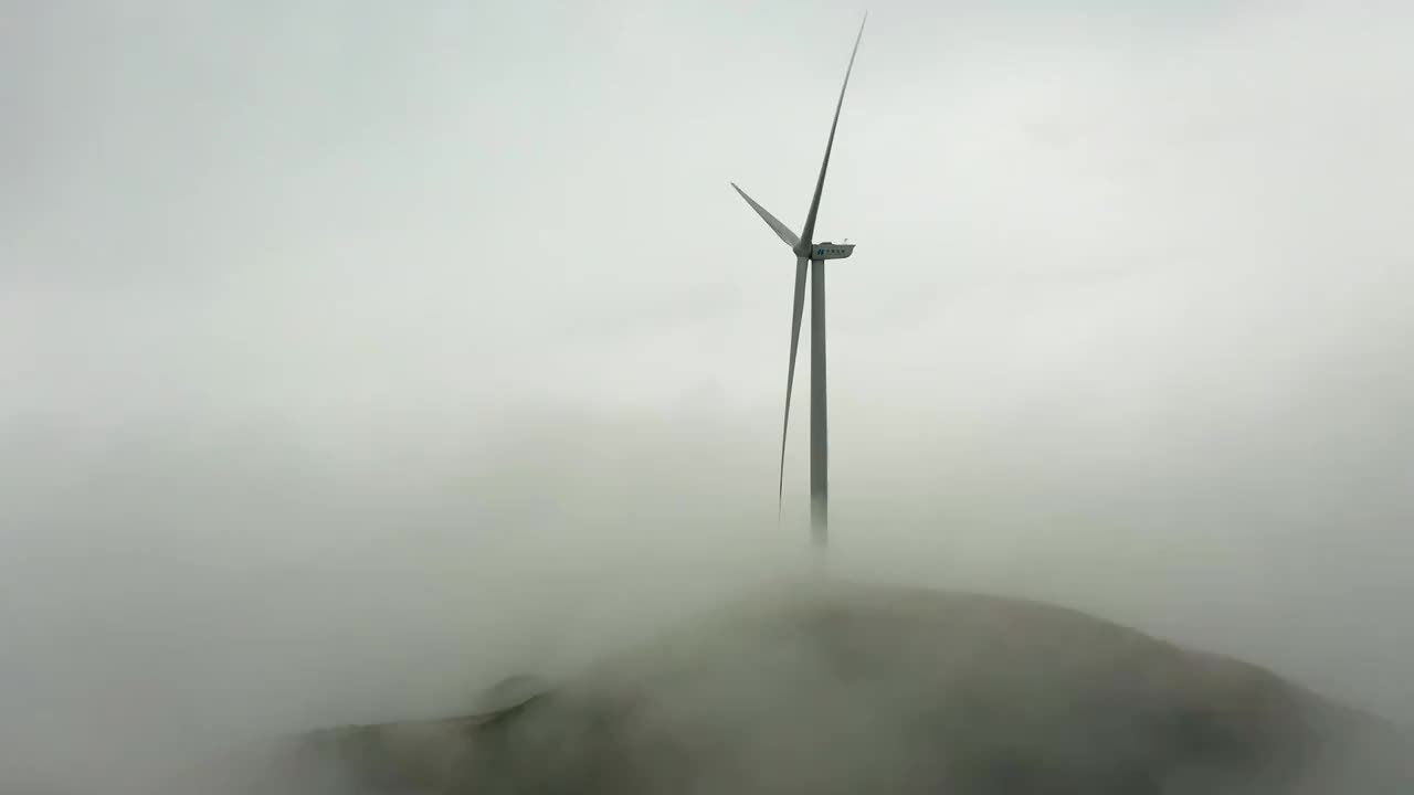 航拍湖南郴州金仙寨风电场景观视频下载
