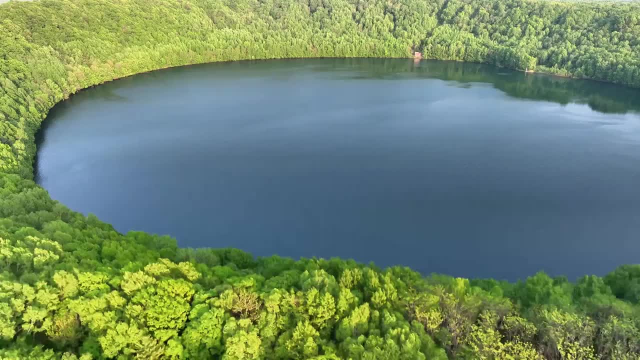 夏日里的吉林省靖宇县四海龙湾玛珥湖视频购买