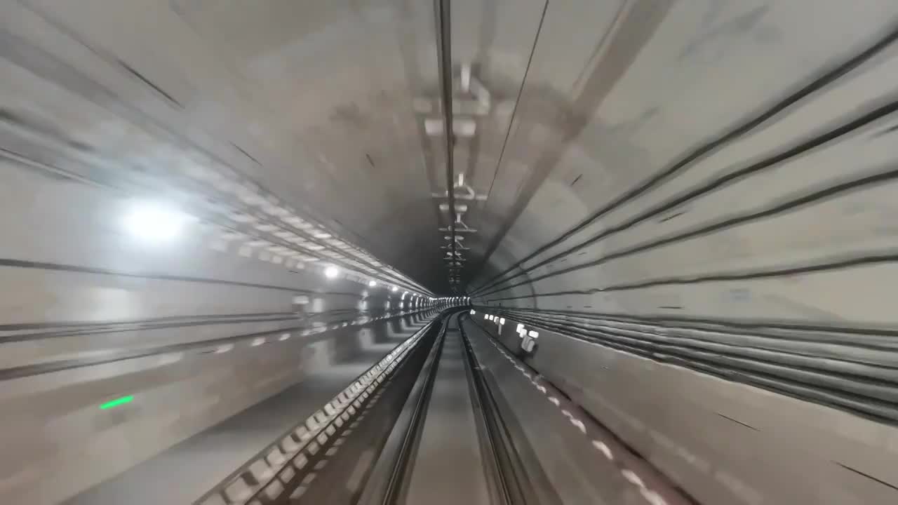 成都地铁9号线，无人驾驶列车自动运行中视频下载
