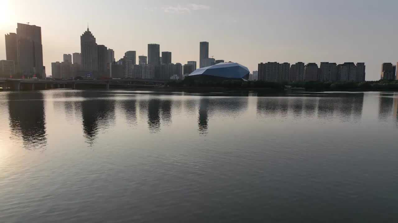 航拍沈阳浑河与盛京大剧院城市生活演出生活娱乐视频下载