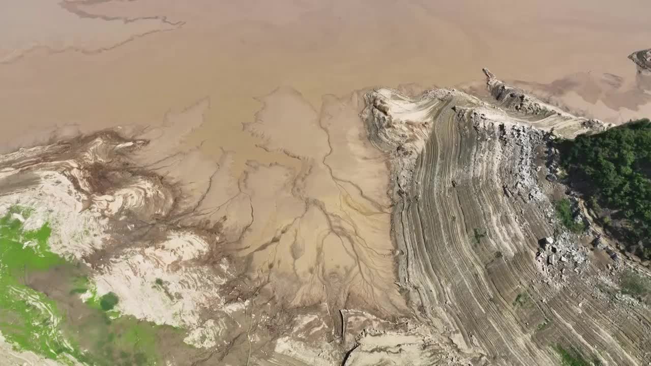 枯水期的黄河河道现唯美年轮图案视频下载