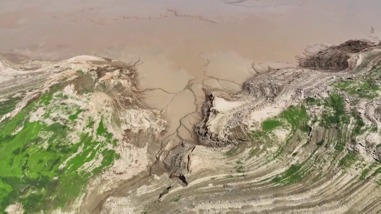 枯水期的黄河河道现唯美年轮图案视频下载