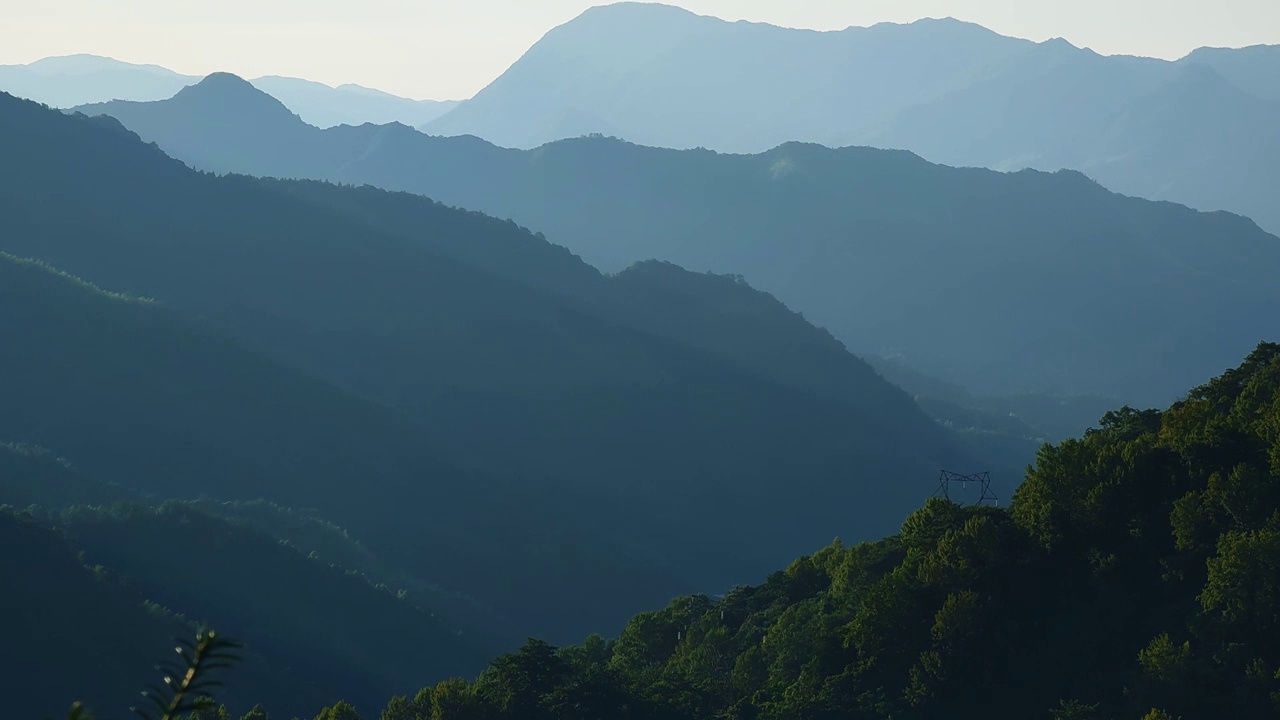 黄山山脊间山谷自然风景视频下载