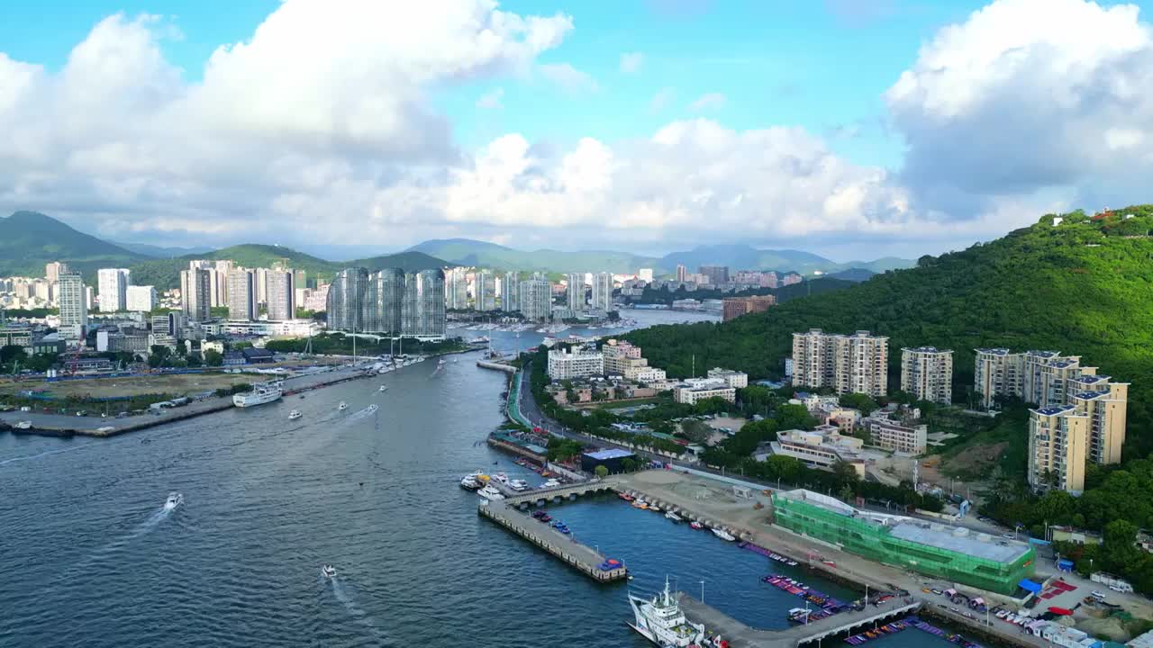航拍海南三亚三亚湾暑假假期船港万艇出海视频下载
