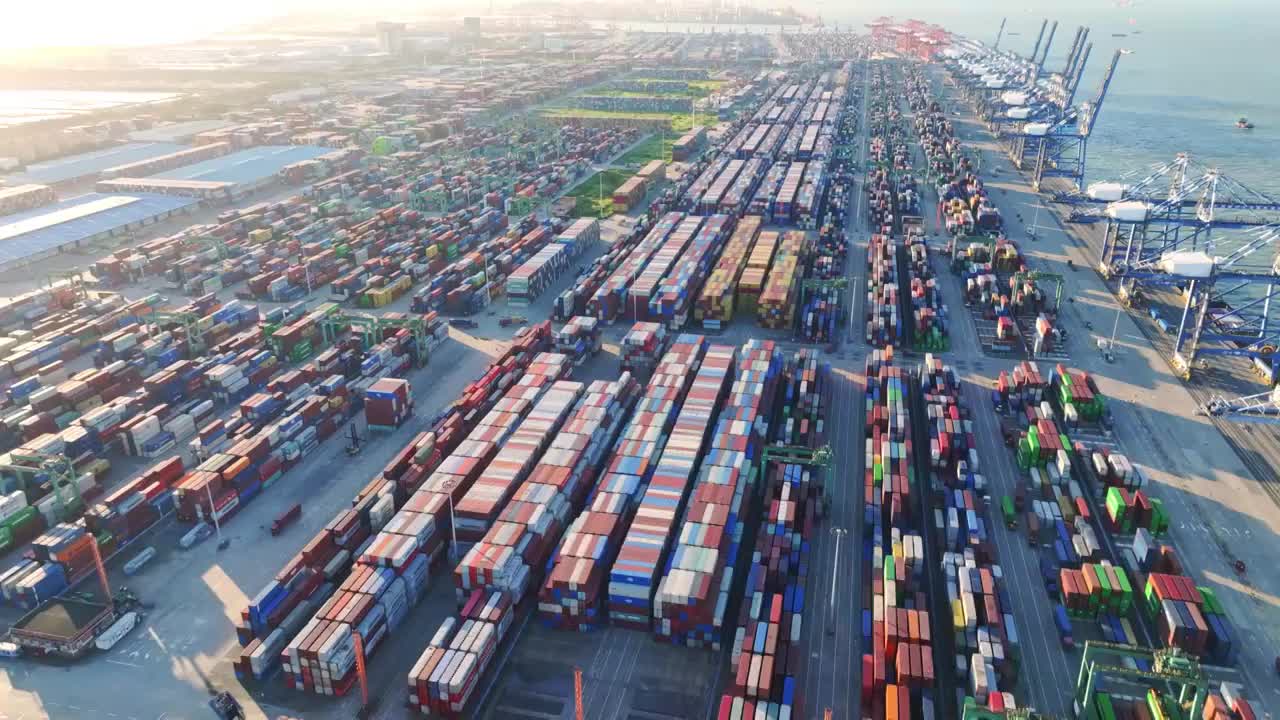 4k广州南沙港大景货运码头集装箱航拍视频下载