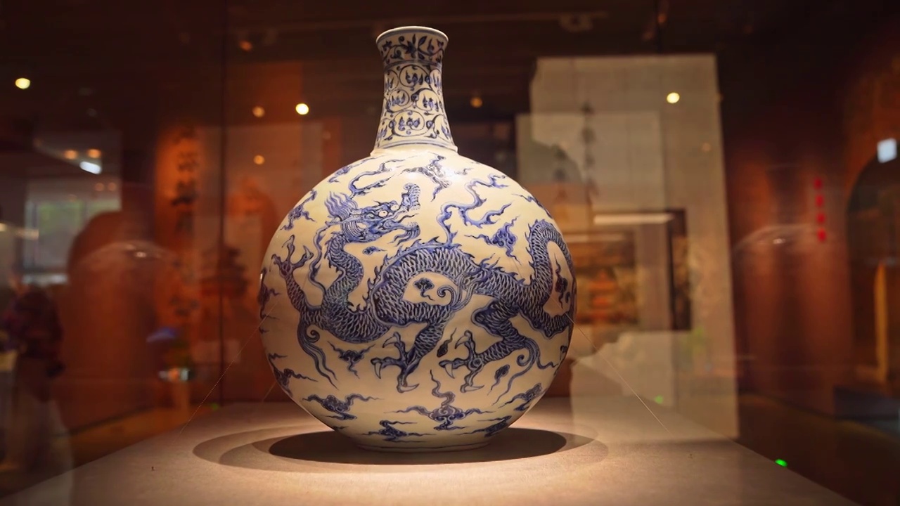 青花云龙纹扁瓶  明  永乐（1403-1424） 南京博物院藏视频下载