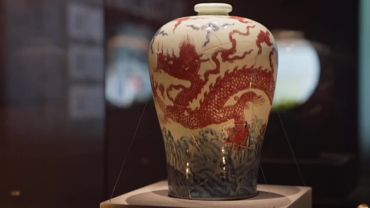 青花釉里红云龙纹梅瓶 明 永乐（1403-1424）景德镇御窑博物院藏视频下载