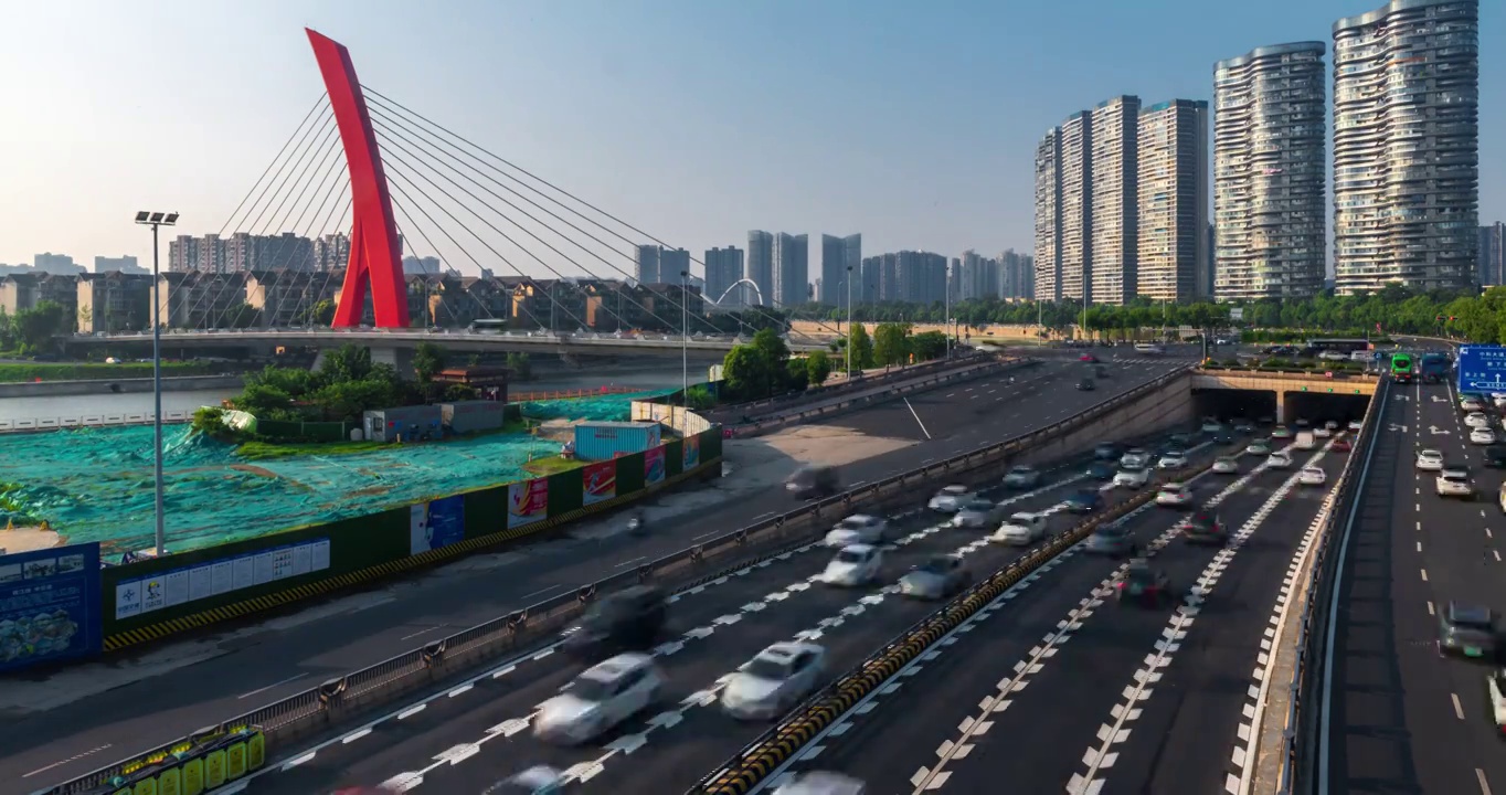 四川成都世纪城东延线发达而繁忙的交通，和“红星桥”视频下载
