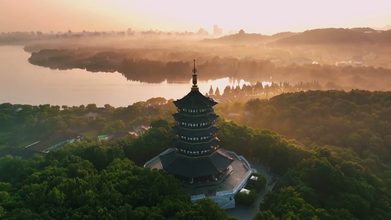 杭州著名景点雷峰塔白天航拍视频下载