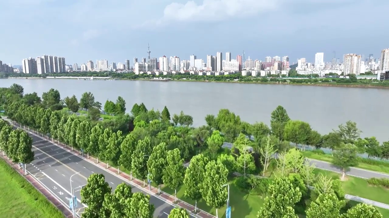 南京长江和南京江心洲上的生态绿化视频下载