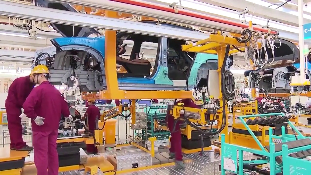 中国新能源汽车工业工厂高科技自动化生产线流水线内部生产（选编）视频素材