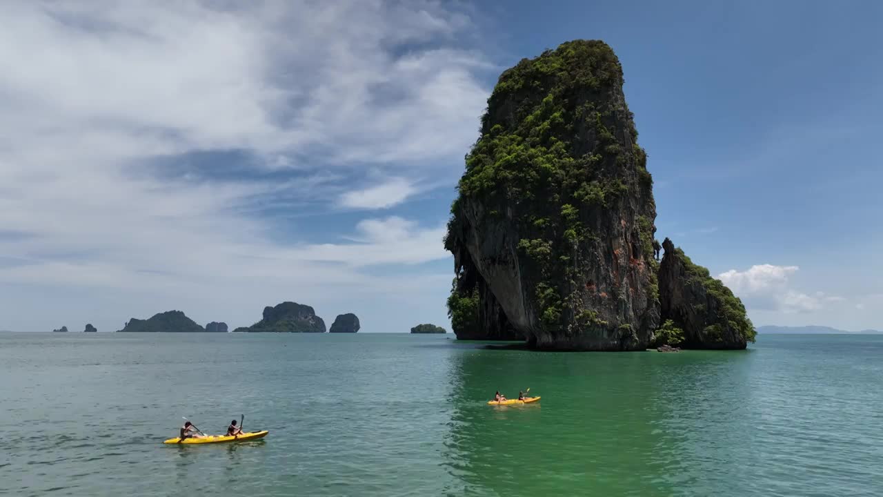 泰国甲米莱雷Krabi Railay岛屿海上皮划艇户外运动航拍自然风光视频下载