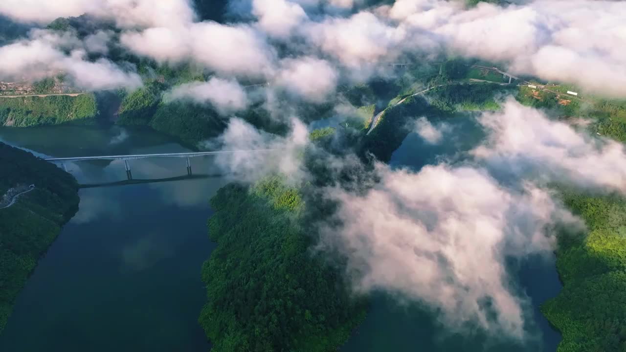 秦岭森林湖泊云海山川山脉云雾生态青山绿水视频素材