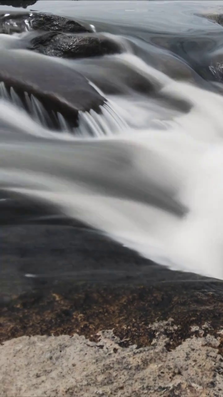 自然界的山泉水流动延时摄影视频下载