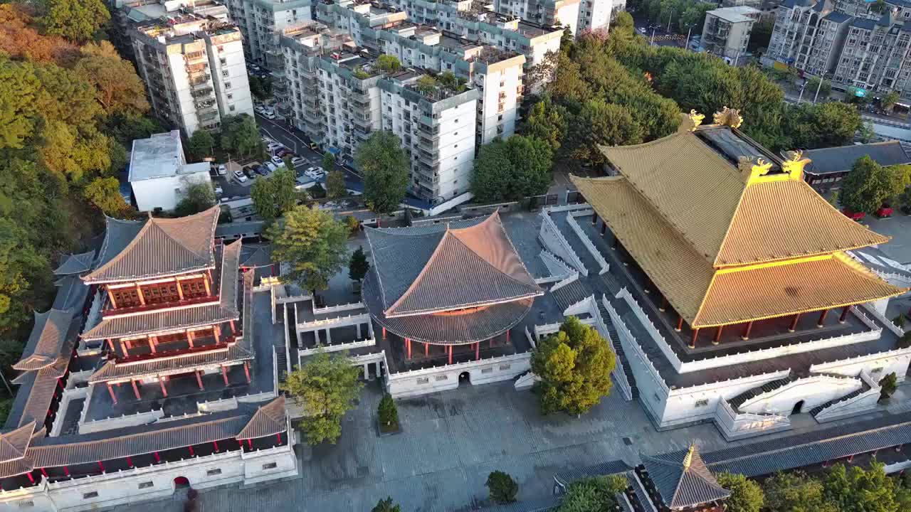 航拍广西柳州文庙，渐远飞行视频素材
