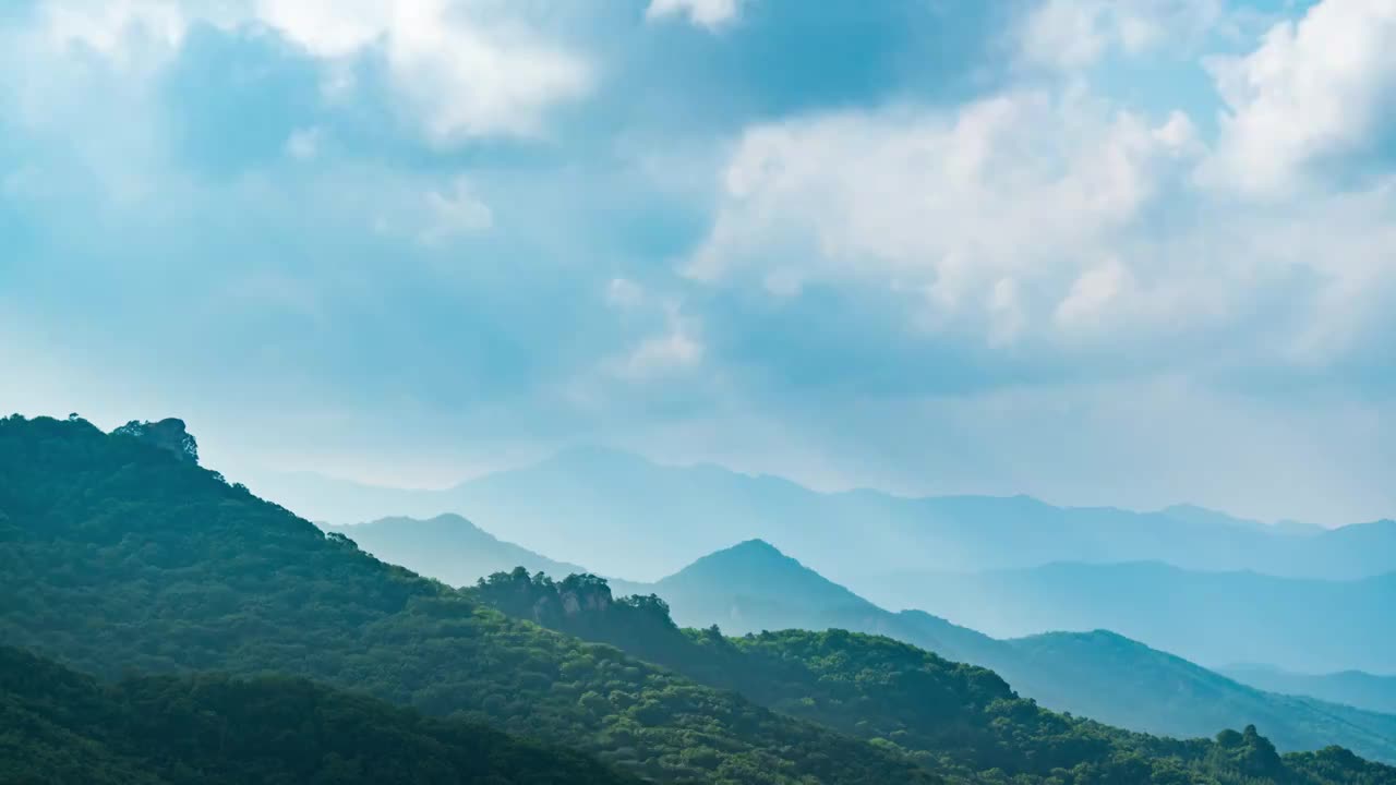辽宁本溪夏日群山绿树与天空云朵光线视频下载