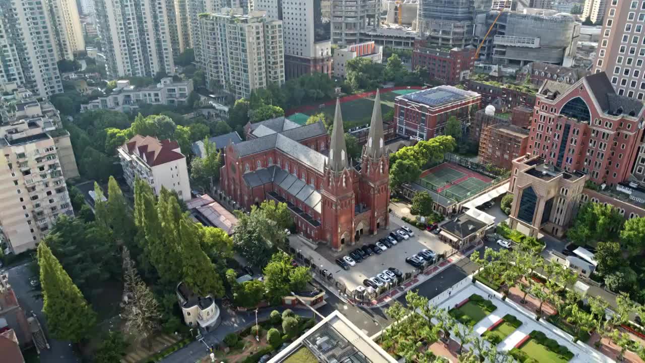 4K航拍上海徐汇天主教圣伊纳爵主教座堂视频下载