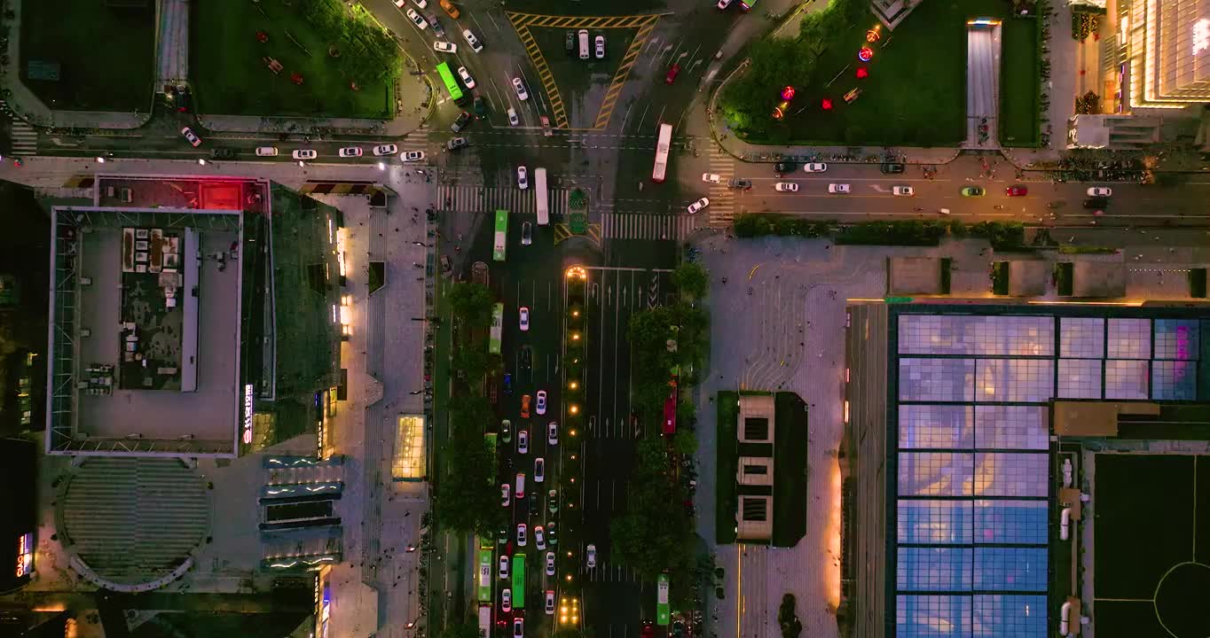 垂直俯拍西安城市交通道路路口夜景视频下载