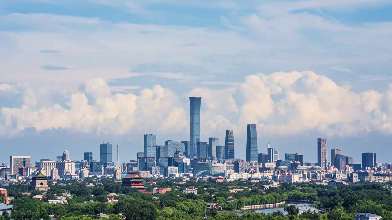 北京蓝天白云下的中国尊延时视频视频下载