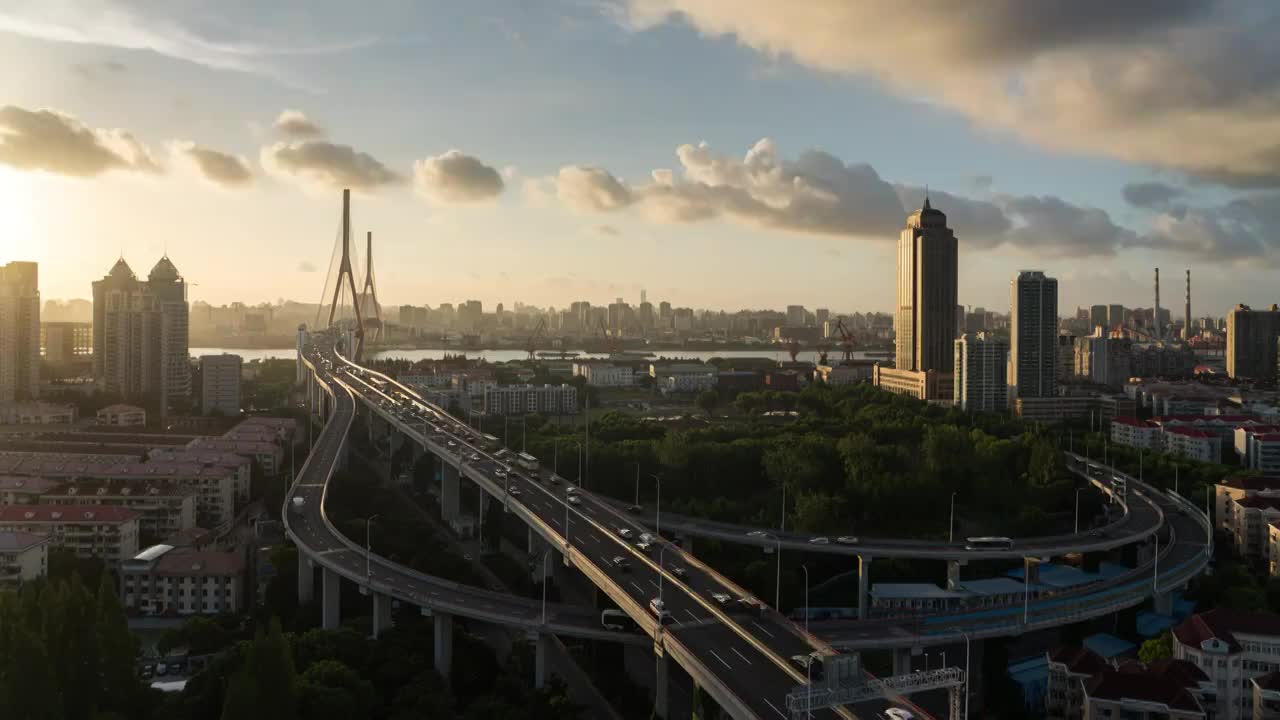 城市交通延时上海杨浦大桥日转夜视频下载