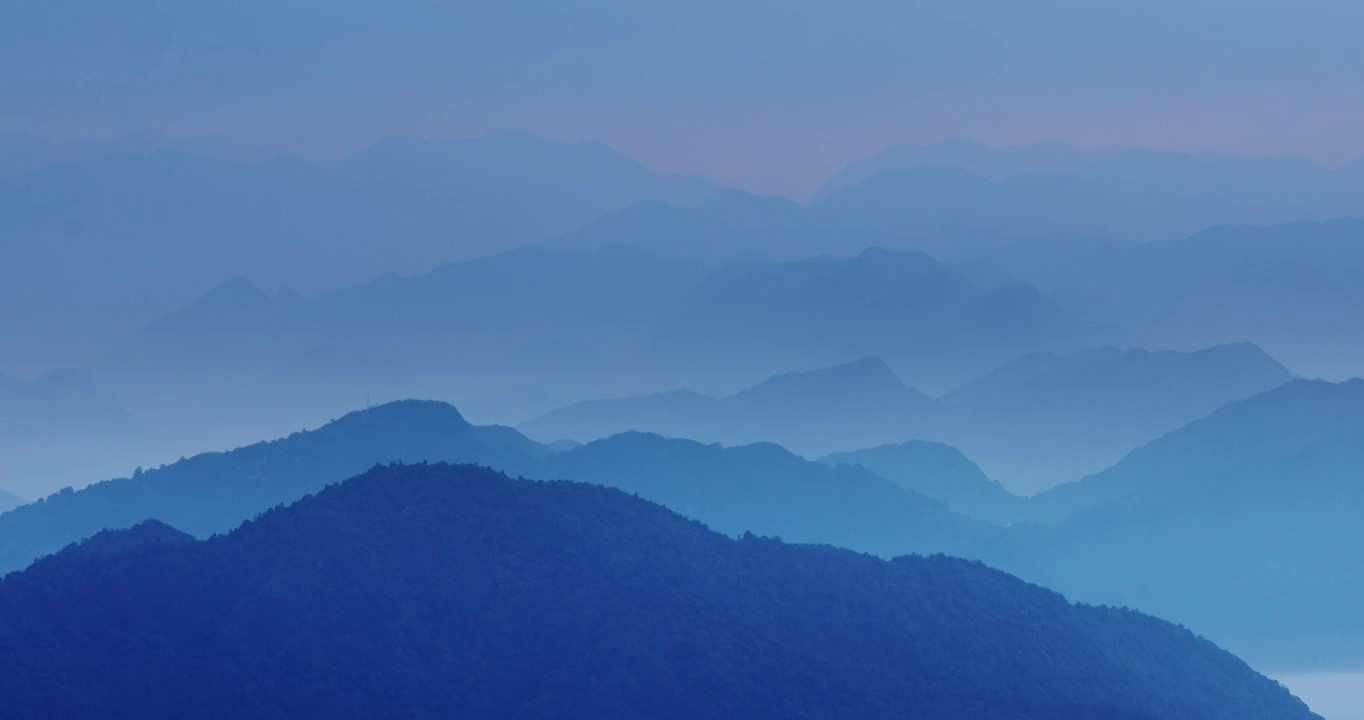 山的层次，远山层峦叠嶂的层次感，如诗如画的风景，水墨中国风视频下载