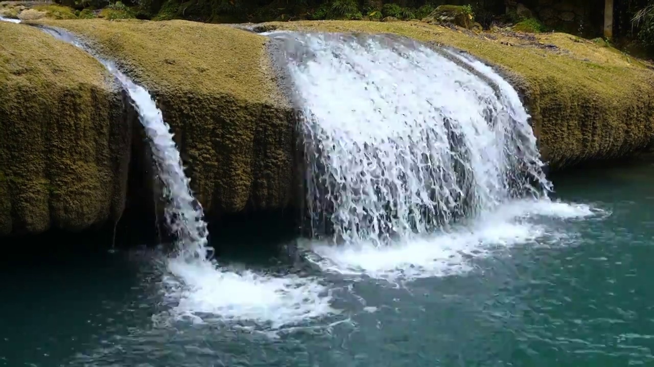 贵州荔波小七孔景区的瀑布视频素材