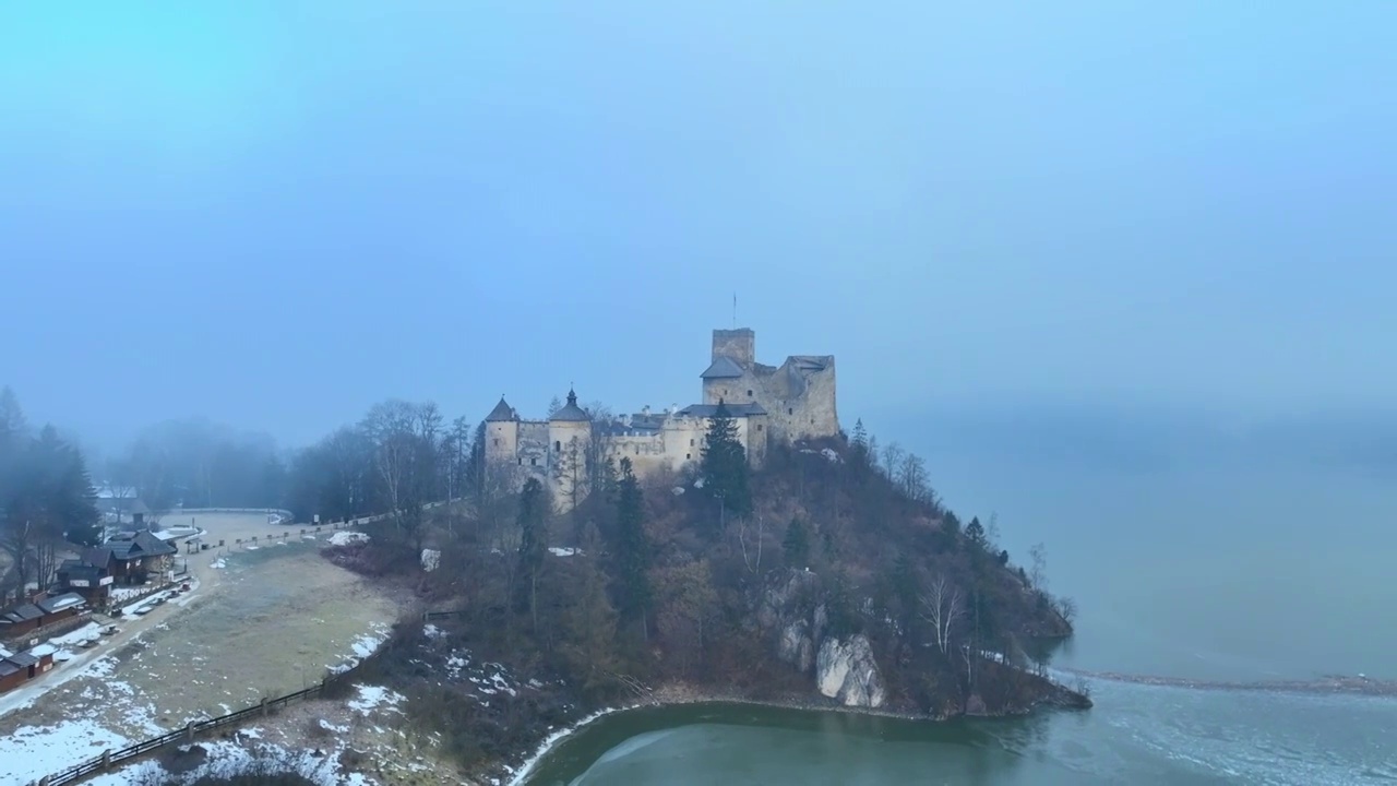 东欧雪山城堡日出视频下载
