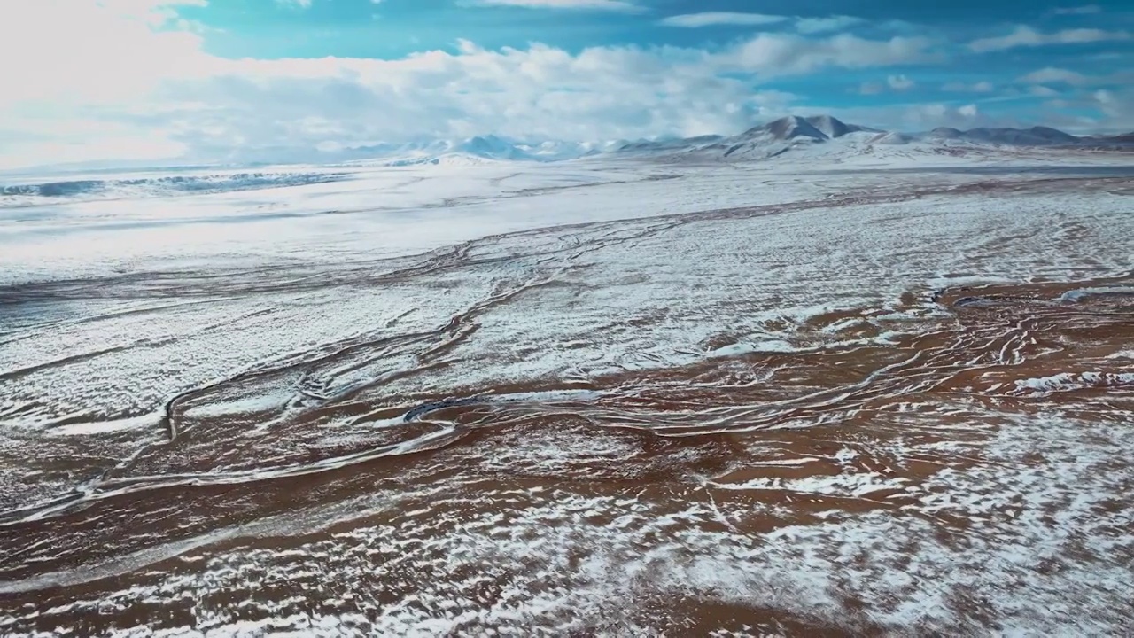 西藏阿里地区雪后形成的大地纹理视频下载