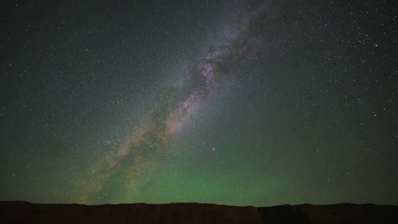 英仙座流星雨星空银河延时摄影视频素材